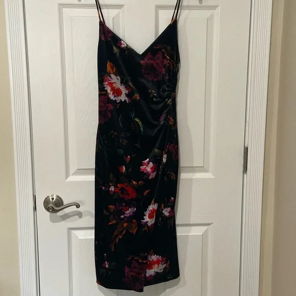 Black Halo | Dresses | Floral Velvet Cocktail Dress Black Halo | Poshmark